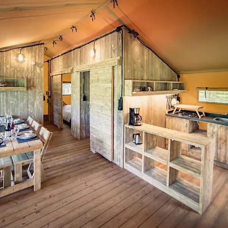 Luxury tent Tente Jacuzzi Privatif En Pleine Nature